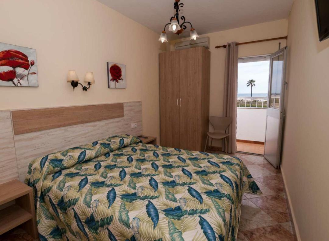 Hostal Sonrisa Del Mar Conil De La Frontera Exterior photo