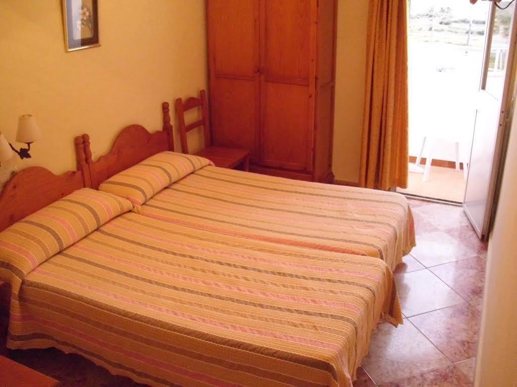 Hostal Sonrisa Del Mar Conil De La Frontera Exterior photo